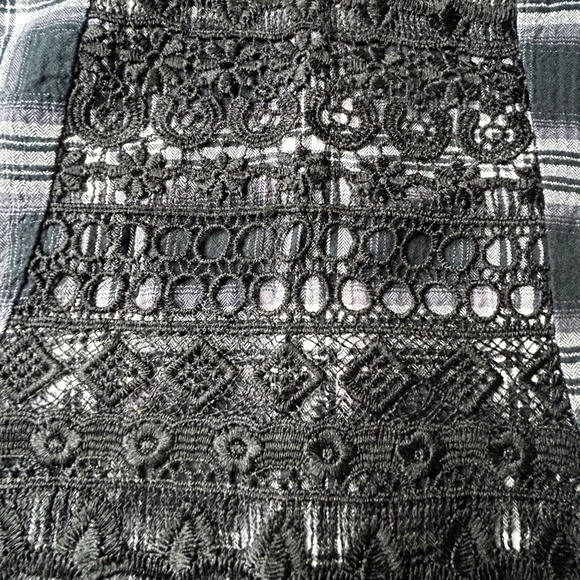 Democracy Women's Rare Medium Plaid Button Down Shirt Crochet Lace Embroidery - Picture 11 of 14